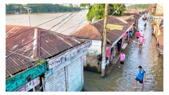 ফেঞ্চুগঞ্জ বাজারে দোকানে দোকানে পানি