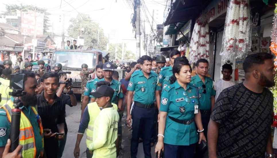 1সিলেটে ফুটপাত দ খ ল মুক্ত রাখতে যৌথ বাহিনীর অ ভি যা ন