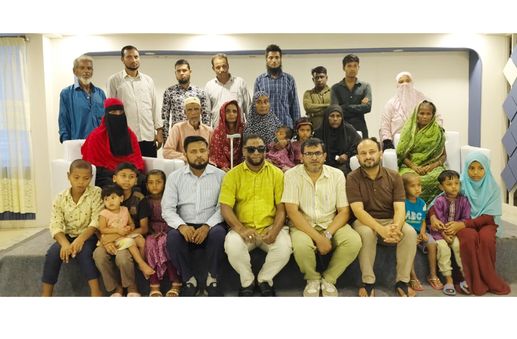 সড়ক দুর্ঘটনায় নিহত ৯ শ্রমিক পরিবারের পাশে এসনিক
