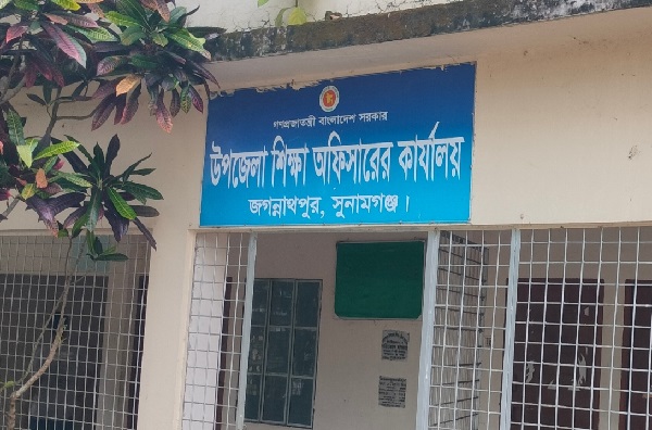 কাজ না করেই অর্থ উত্তোলনের চেষ্টা, ৯ প্রধান শিক্ষককে শোকজ