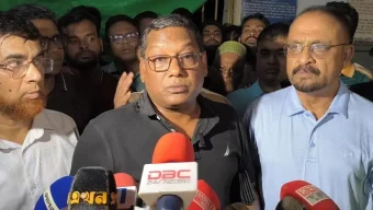 পদদলিত হয়ে ছয়জনের মৃত্যুর খবর সঠিক নয় : বিভাগীয় কমিশনার