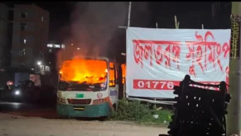 মোহাম্মদপুরে পার্কিং করা মিডলাইন বাসে আগুন